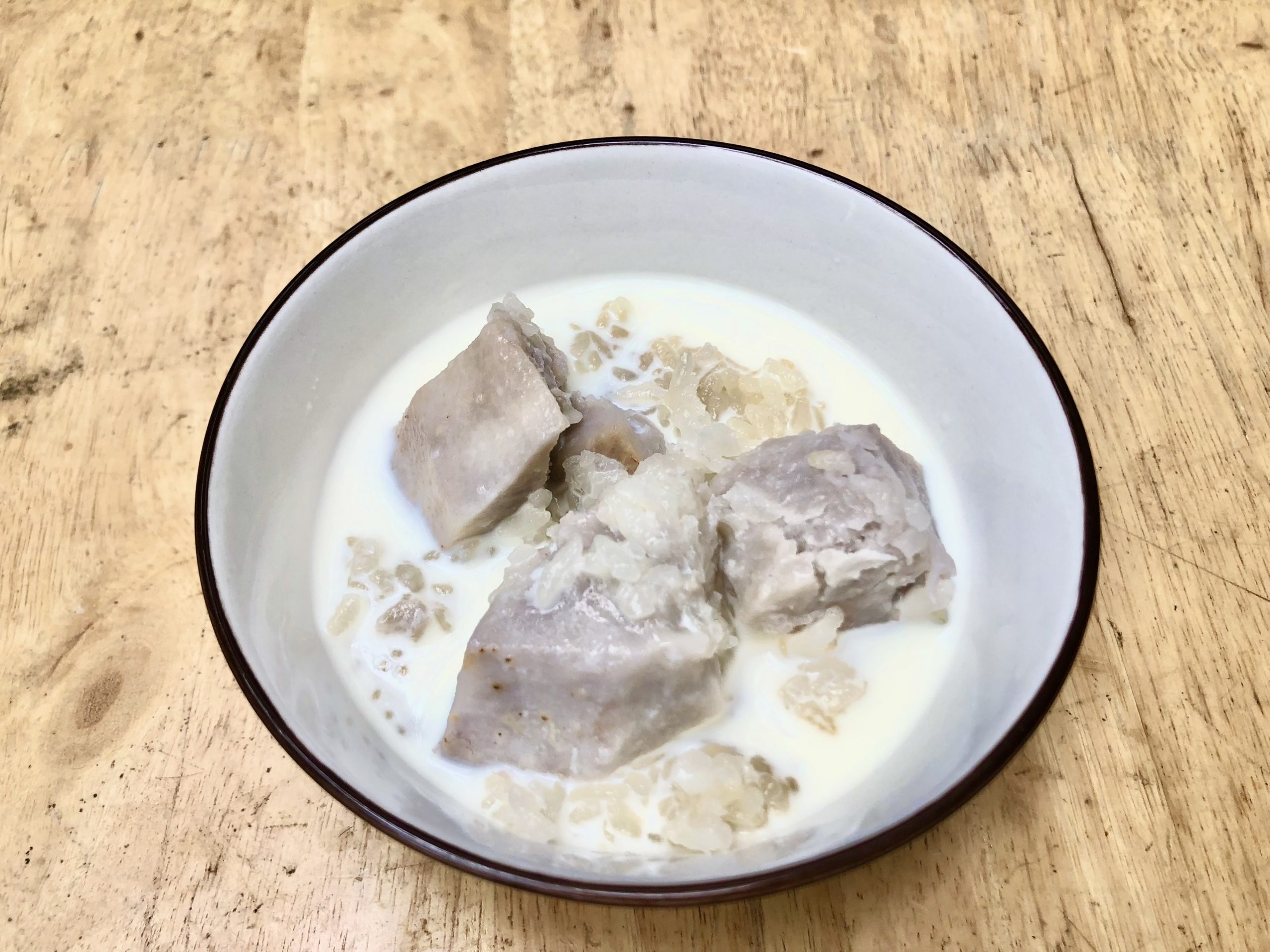 Chè khoai môn sữa tươi