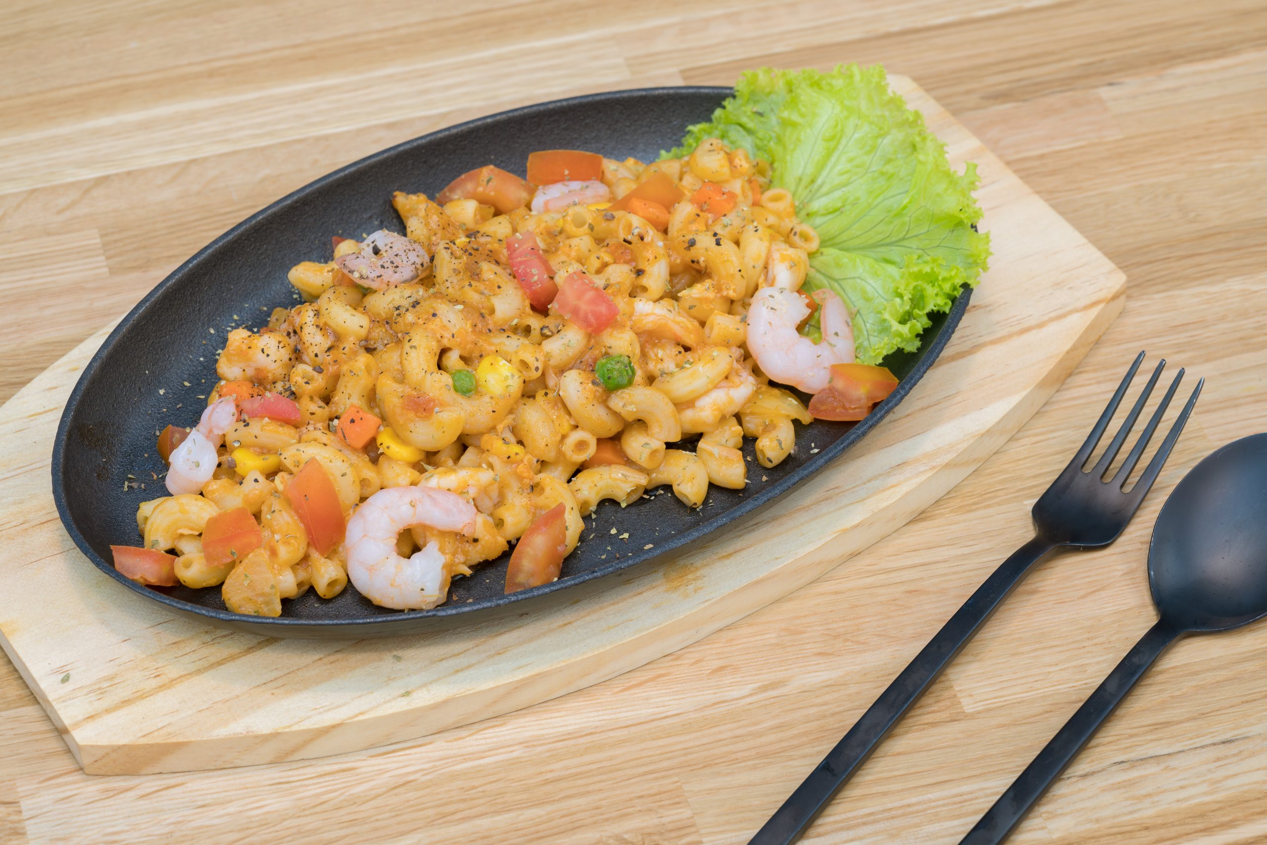 Nui xào kiểu Thái